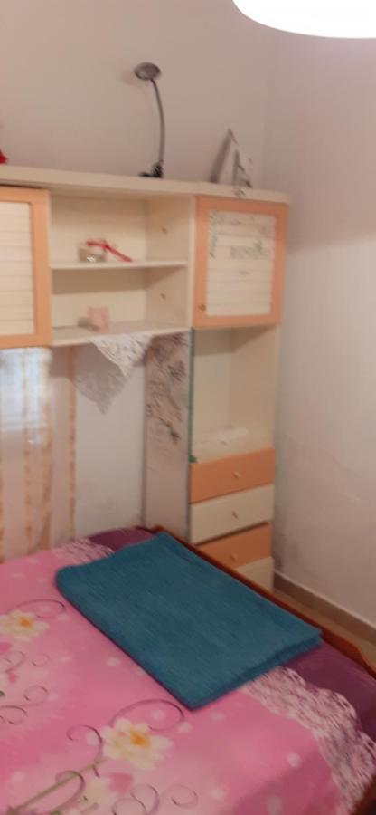 ήσυχο ισόγειο διαμέρισμα *